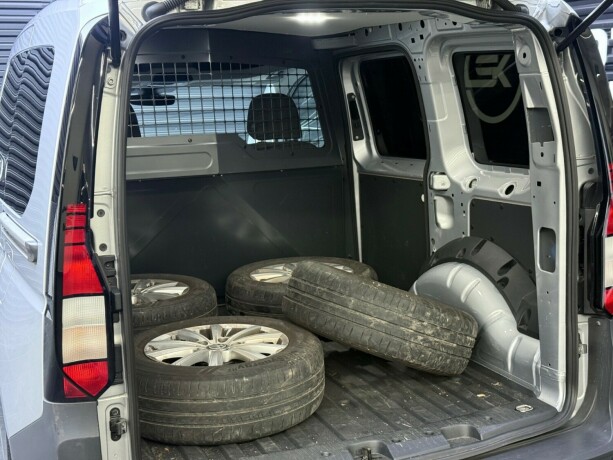 volkswagen-caddy-diesel-2022-big-35