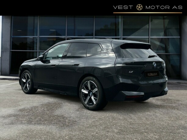 bmw-ix-xdrive-40-elektrisitet-2022-big-4