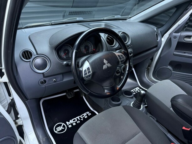 mitsubishi-colt-bensin-2010-big-9