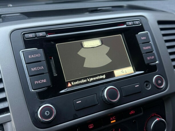 volkswagen-transporter-diesel-2014-big-16