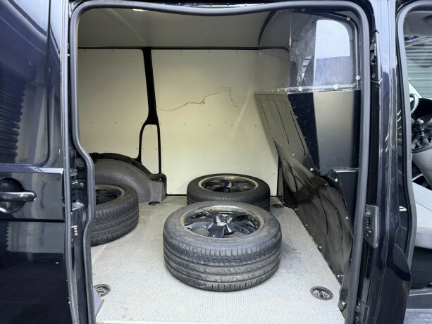 volkswagen-transporter-diesel-2014-big-23