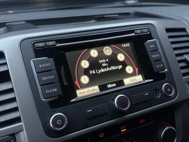 volkswagen-transporter-diesel-2014-big-18