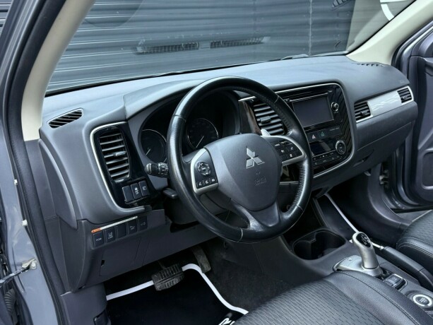 mitsubishi-outlander-elektrisitetbensin-2014-big-10