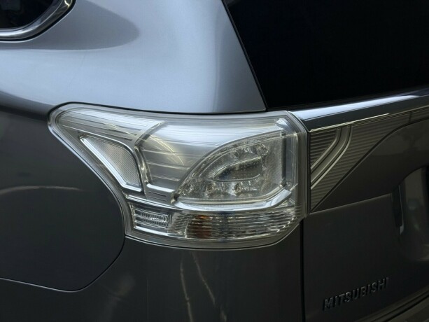 mitsubishi-outlander-elektrisitetbensin-2014-big-6