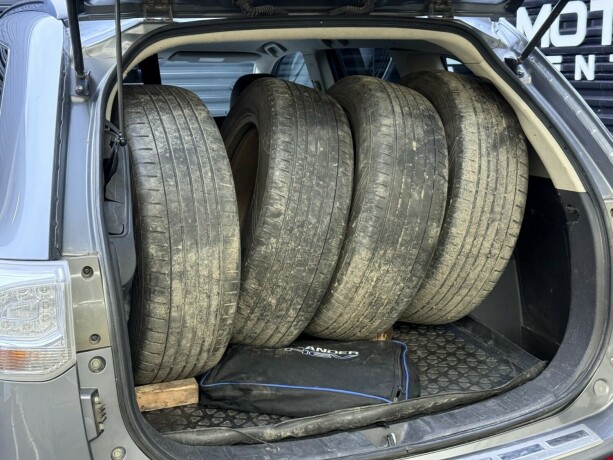 mitsubishi-outlander-elektrisitetbensin-2014-big-28