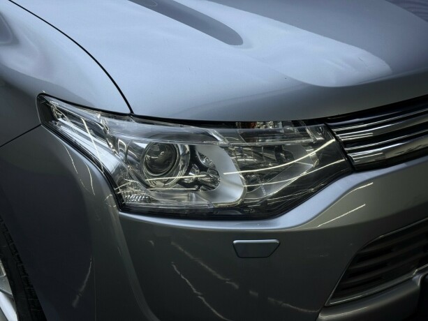 mitsubishi-outlander-elektrisitetbensin-2014-big-3