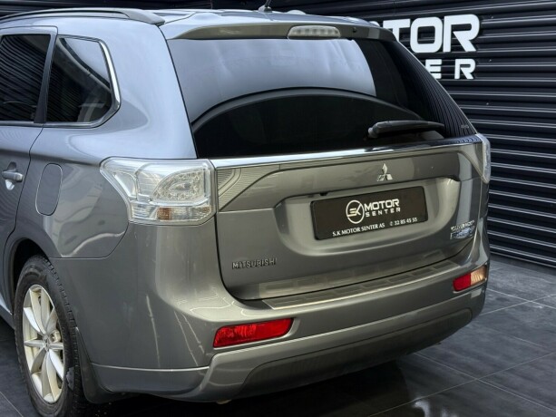 mitsubishi-outlander-elektrisitetbensin-2014-big-5