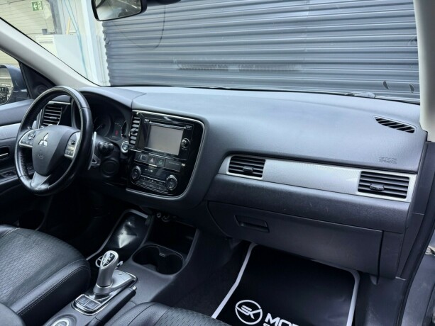 mitsubishi-outlander-elektrisitetbensin-2014-big-11