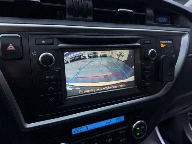 toyota-auris-elektrisitetbensin-2015-big-19