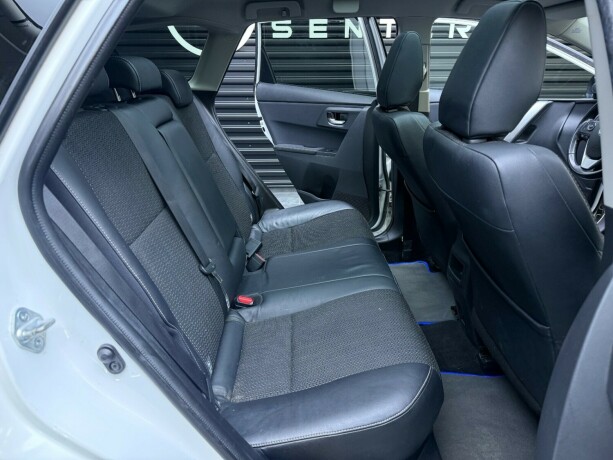 toyota-auris-elektrisitetbensin-2015-big-30