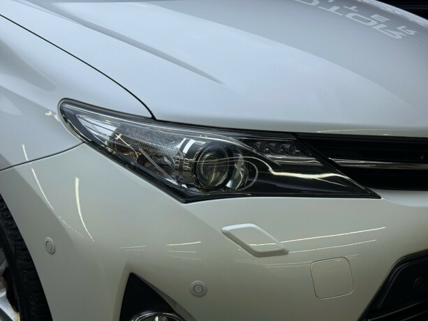 toyota-auris-elektrisitetbensin-2015-big-3