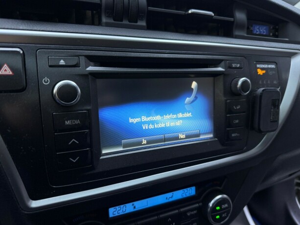 toyota-auris-elektrisitetbensin-2015-big-22