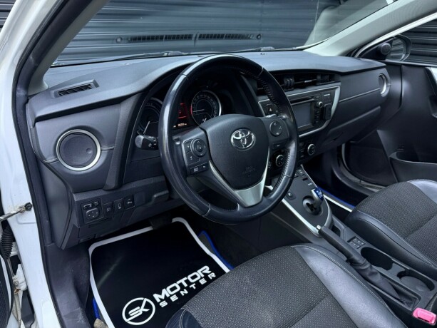 toyota-auris-elektrisitetbensin-2015-big-12