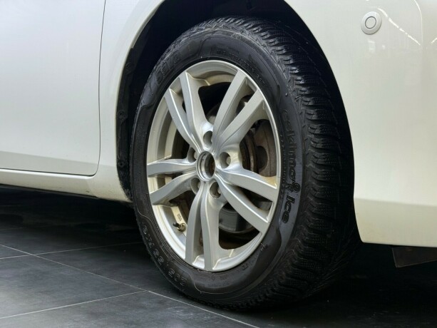 toyota-auris-elektrisitetbensin-2015-big-9