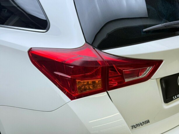 toyota-auris-elektrisitetbensin-2015-big-8