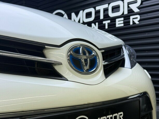 toyota-auris-elektrisitetbensin-2015-big-4