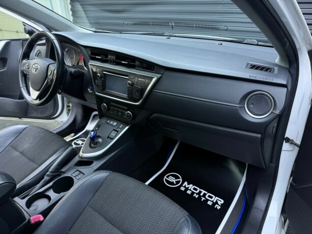 toyota-auris-elektrisitetbensin-2015-big-13