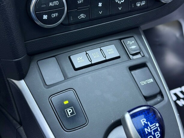 toyota-auris-elektrisitetbensin-2015-big-24