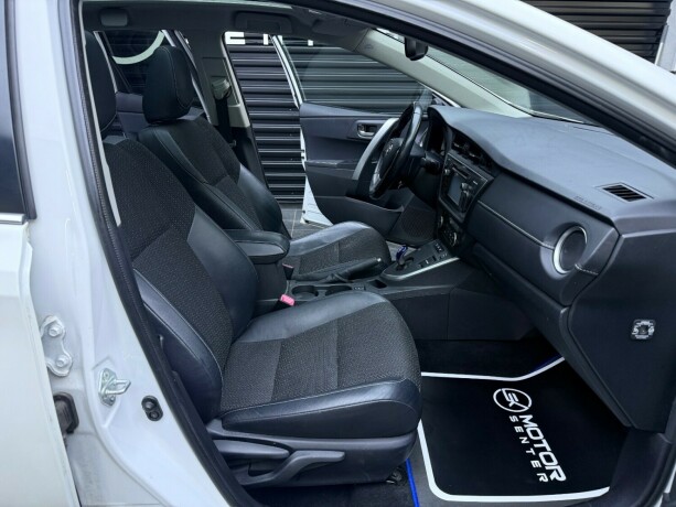 toyota-auris-elektrisitetbensin-2015-big-27