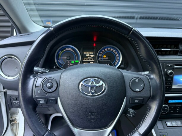 toyota-auris-elektrisitetbensin-2015-big-15