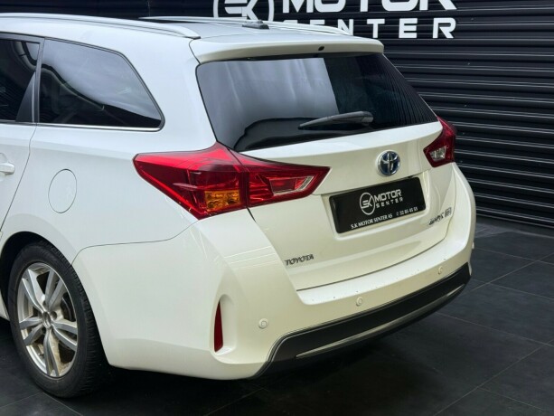 toyota-auris-elektrisitetbensin-2015-big-7