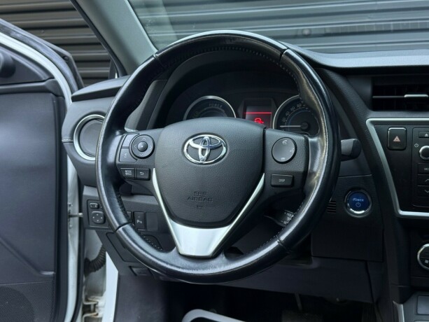 toyota-auris-elektrisitetbensin-2015-big-14
