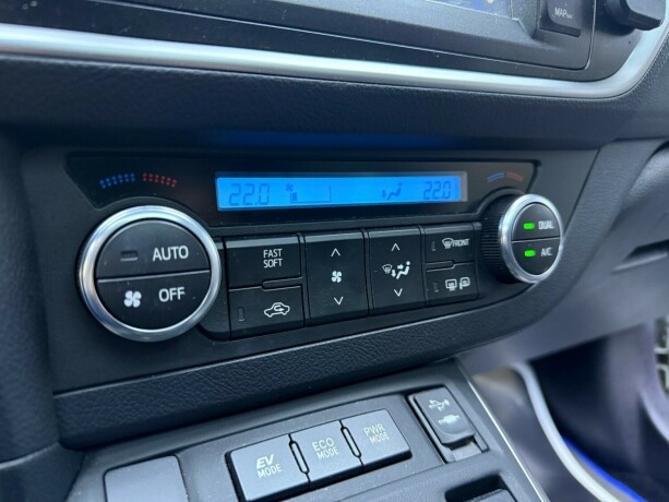 toyota-auris-elektrisitetbensin-2015-big-23