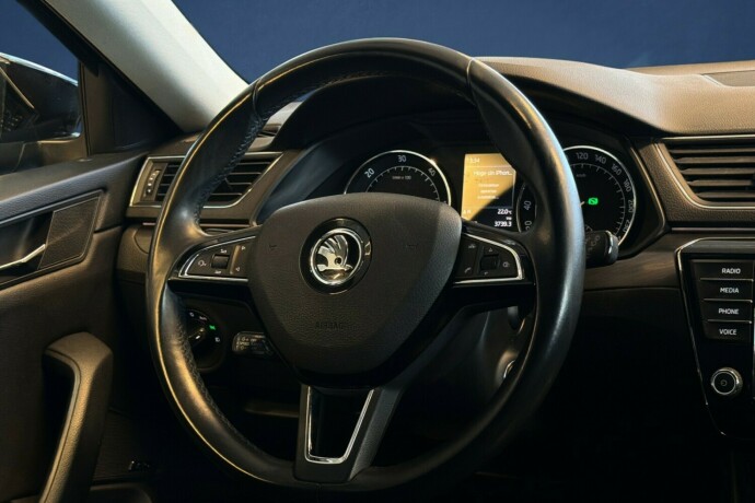 skoda-superb-diesel-2016-big-15