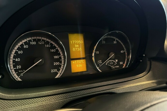 mercedes-benz-vito-diesel-2011-big-15