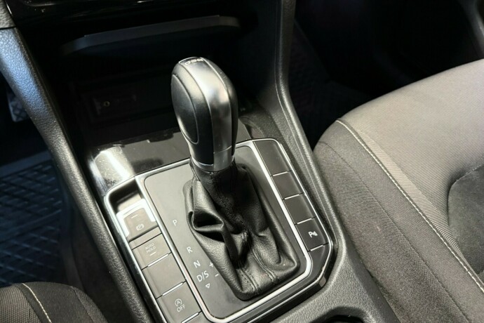 volkswagen-golf-sportsvan-bensin-2014-big-22