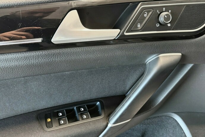 volkswagen-golf-sportsvan-bensin-2014-big-27