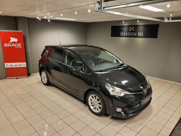 toyota-verso-bensin-2013-big-1