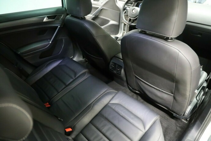 volkswagen-golf-elektrisitet-2020-big-13