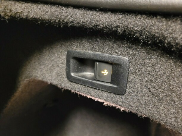 volkswagen-passat-bensin-2012-big-21