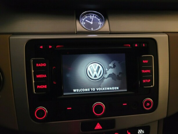 volkswagen-passat-bensin-2012-big-27