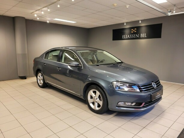 volkswagen-passat-bensin-2012-big-1
