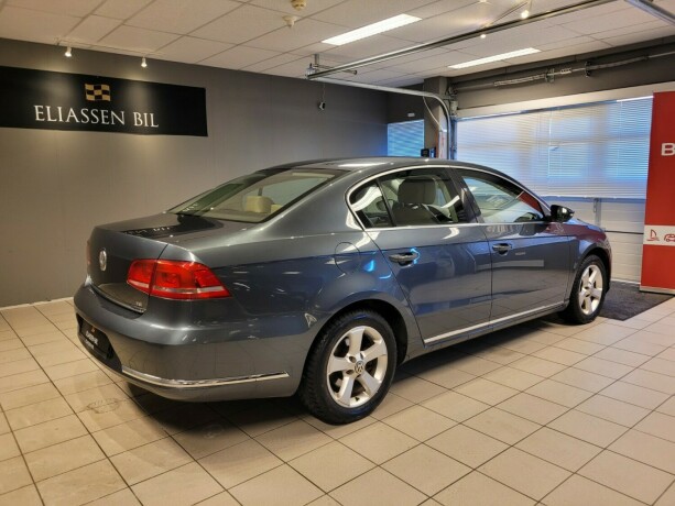 volkswagen-passat-bensin-2012-big-5