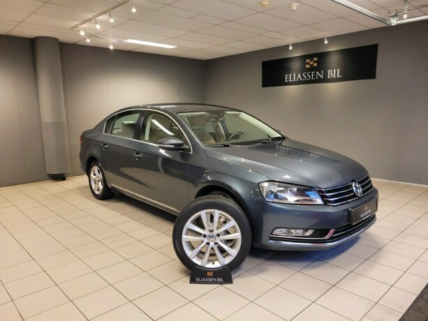 volkswagen-passat-bensin-2012-big-0