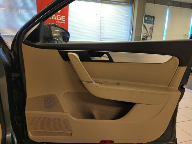 volkswagen-passat-bensin-2012-big-17