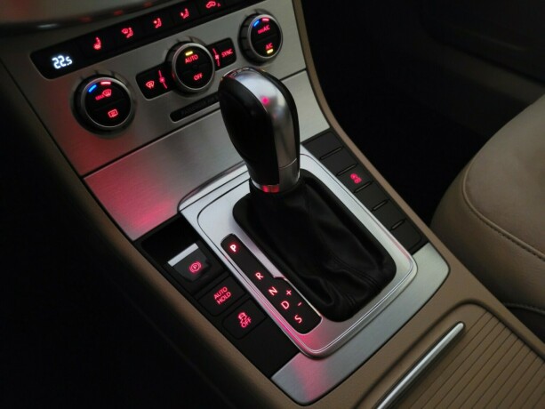 volkswagen-passat-bensin-2012-big-26