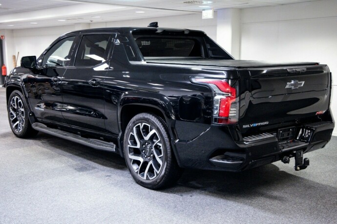 chevrolet-silverado-elektrisitet-2024-big-1