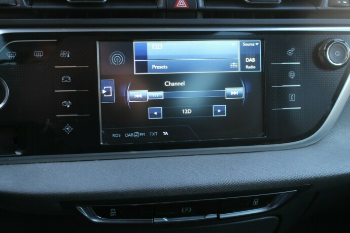 citroen-c4-picasso-diesel-2016-big-12