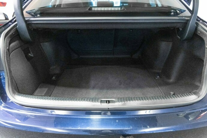 lexus-is-elektrisitetbensin-2018-big-8