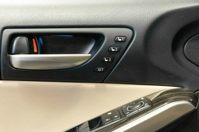 lexus-is-elektrisitetbensin-2018-big-6