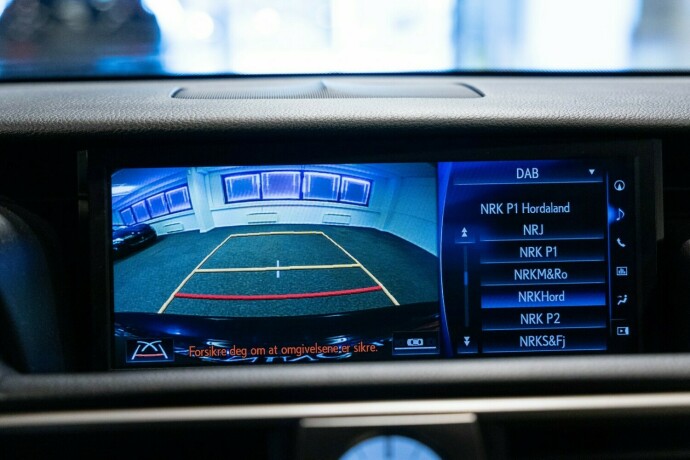 lexus-is-elektrisitetbensin-2018-big-16