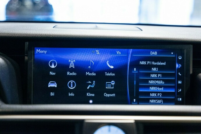 lexus-is-elektrisitetbensin-2018-big-17