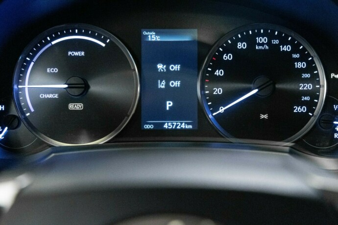 lexus-is-elektrisitetbensin-2018-big-14