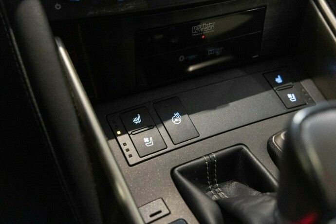 lexus-is-elektrisitetbensin-2018-big-19