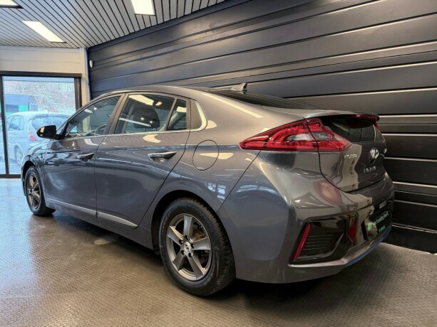 hyundai-ioniq-elektrisitetbensin-2017-big-4
