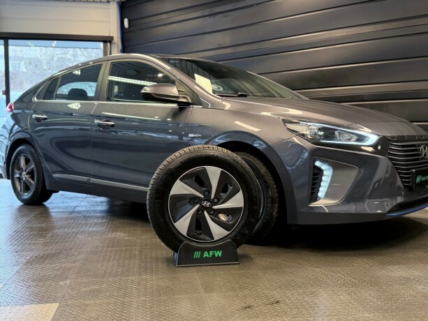 hyundai-ioniq-elektrisitetbensin-2017-big-30
